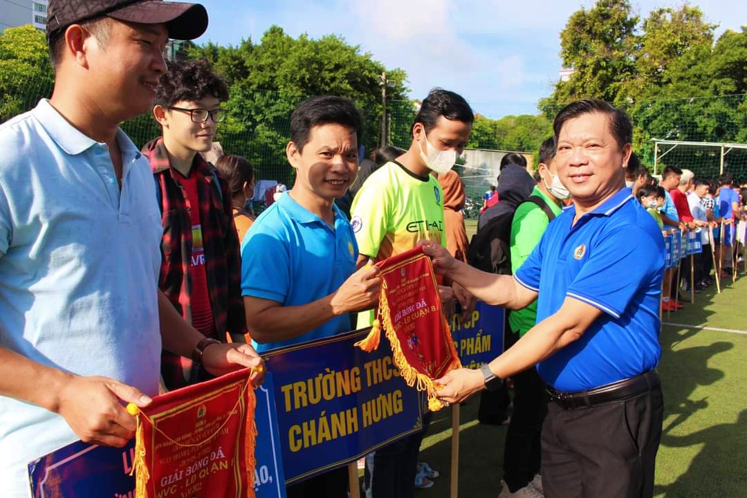 Rèn sức khỏe cho CNVC-LĐ