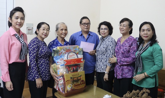 L&atilde;nh đạo TP HCM ch&agrave;o cờ kỷ niệm 75 năm Ng&agrave;y Thương binh - Liệt sĩ tại C&ocirc;n Đảo - Ảnh 10.