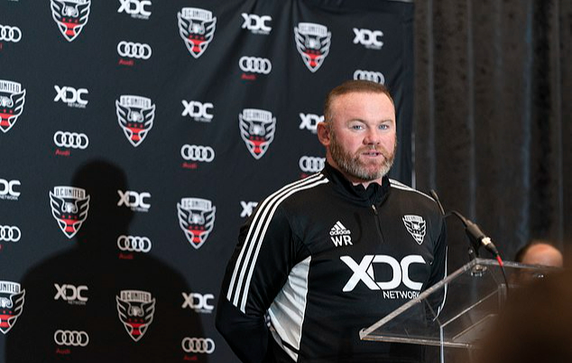 Wayne Rooney "giải cứu" các ngôi sao đàn em ở Man United