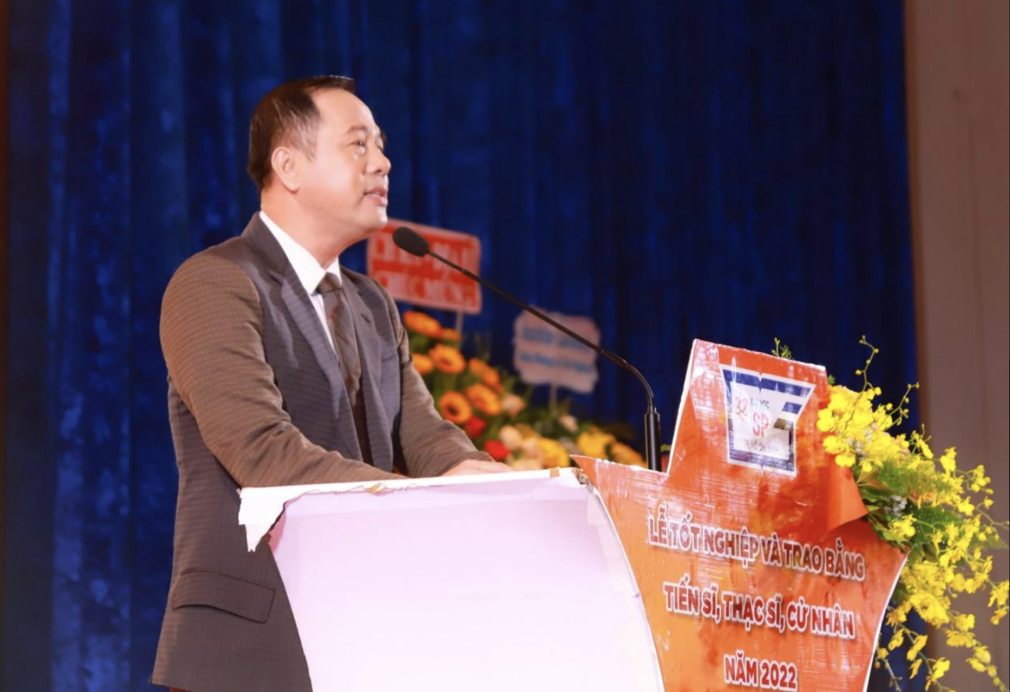 Hiệu trưởng Trường ĐH Sư phạm TP HCM khuyên sinh viên sống tử tế
