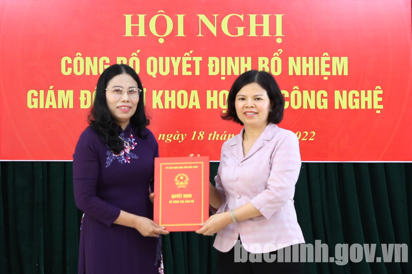 Thay đổi nhiều nhân sự tỉnh Bắc Ninh, nữ hiệu trưởng làm giám đốc sở