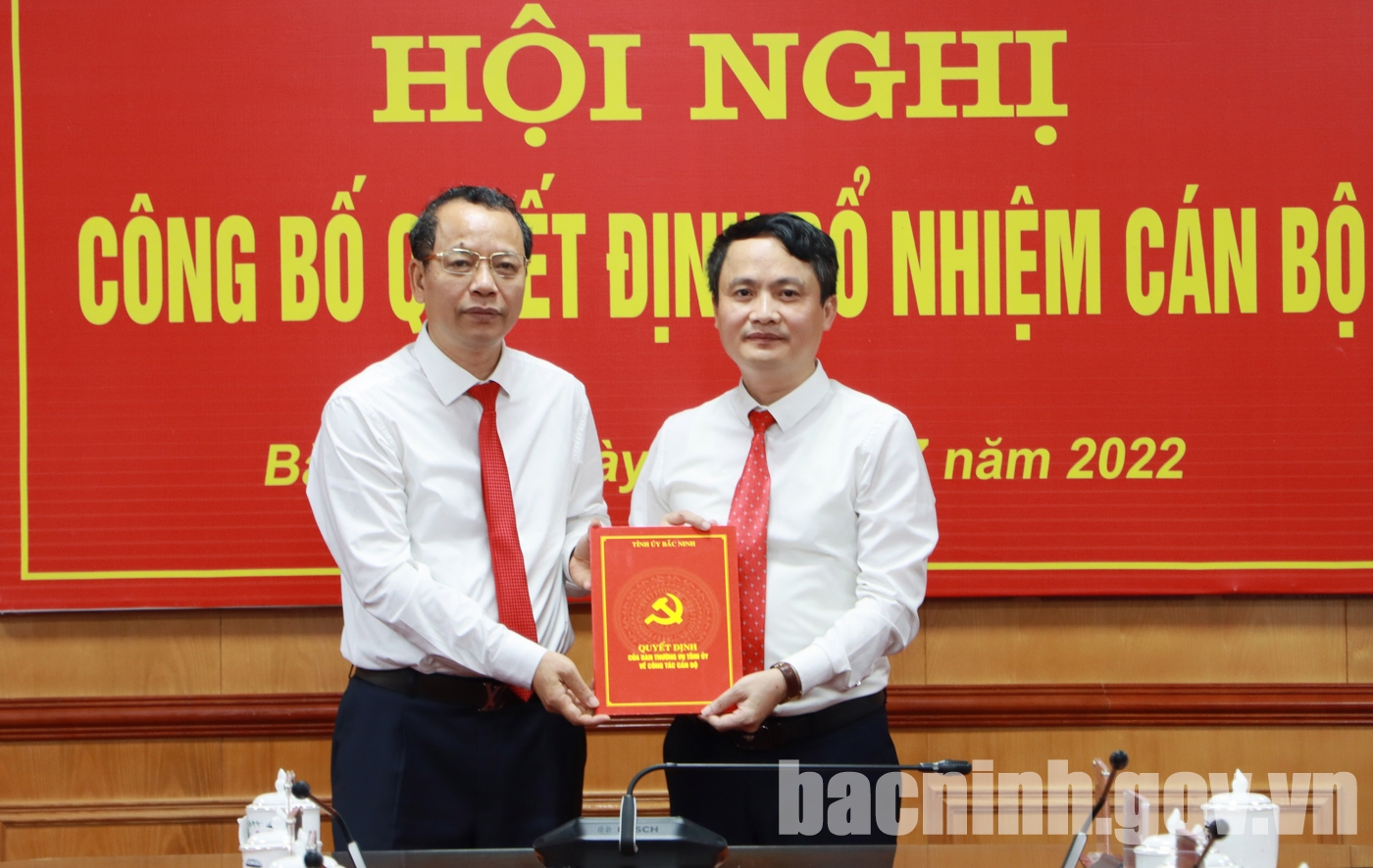 Thay đổi nhiều nh&acirc;n sự tỉnh Bắc Ninh, nữ hiệu trưởng l&agrave;m gi&aacute;m đốc sở - Ảnh 1.