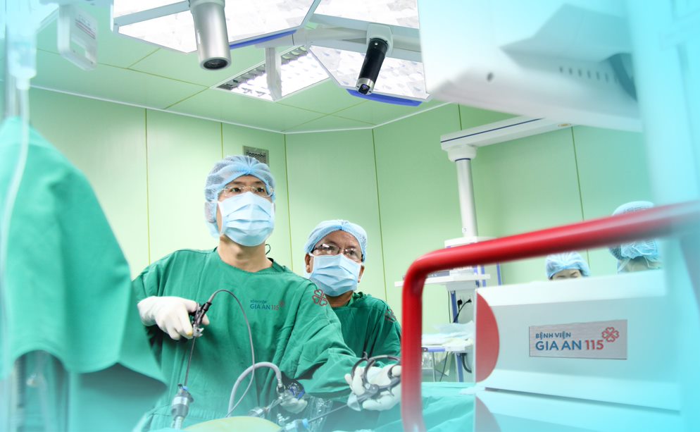 Người mẹ từ Singapore đưa con về Việt Nam chữa bệnh hiểm nghèo