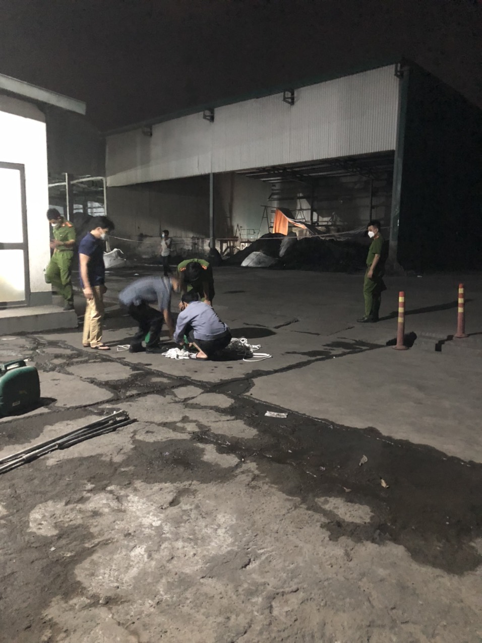 5 người thương vong tại Công ty Daesang: Nạn nhân bất tỉnh dưới hố sâu chứa chất độc - Ảnh 2.