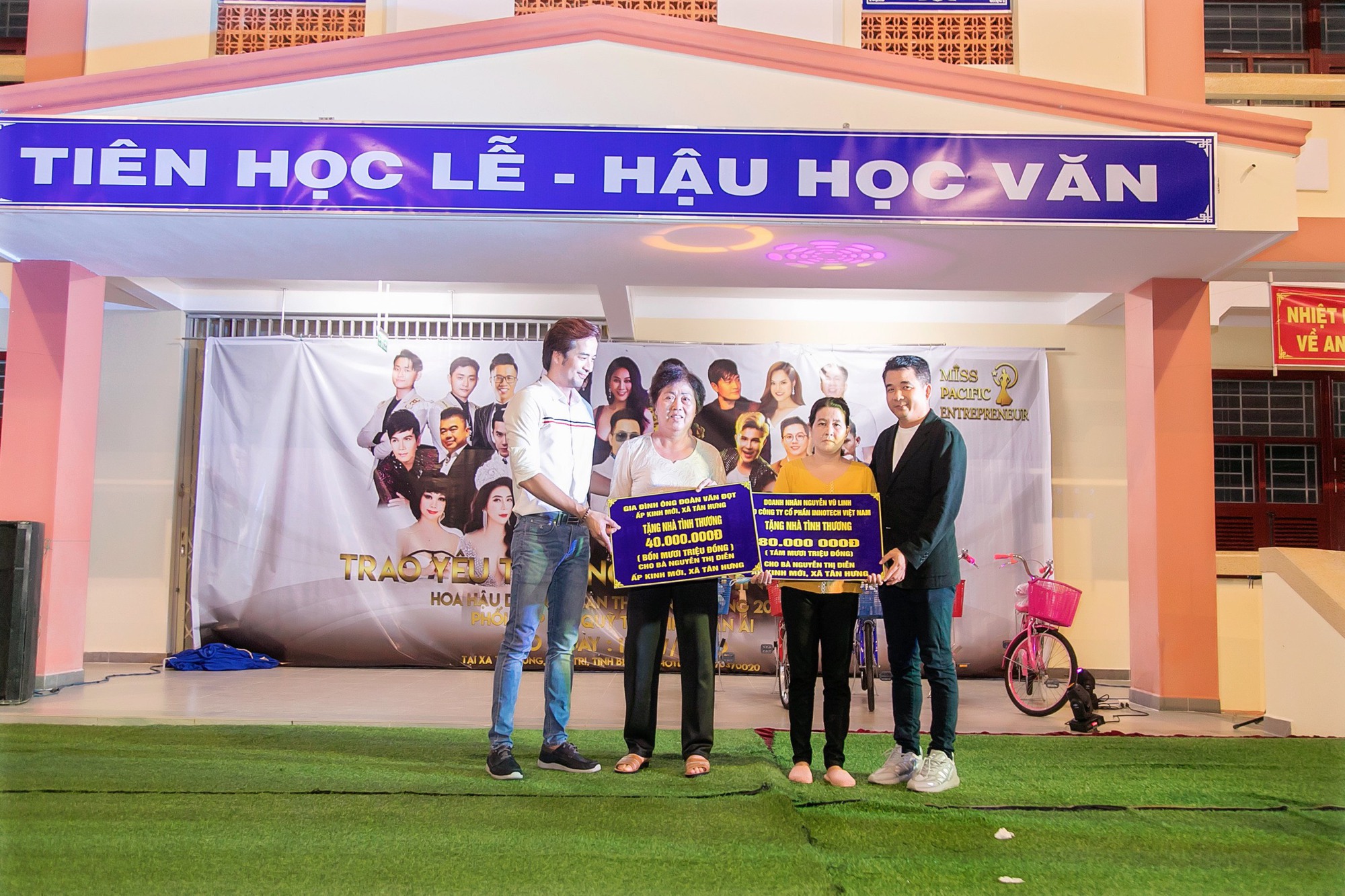 Hơn 500 triệu đồng tiền mặt v&agrave; qu&agrave; được trao cho b&agrave; con ngh&egrave;o Bến Tre - Ảnh 7.