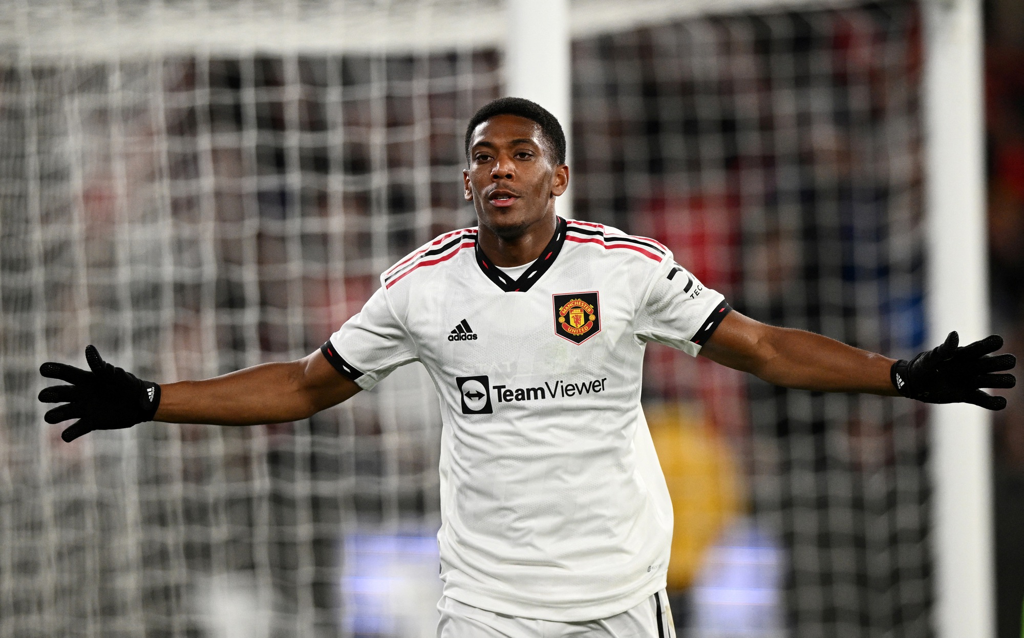 Tam tấu lập c&ocirc;ng gi&uacute;p Man United thắng trận thứ 3 li&ecirc;n tiếp - Ảnh 1.