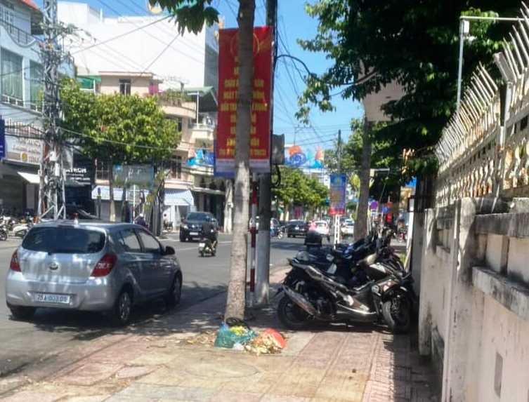 Nha Trang: Xử phạt 1,5 triệu đồng h&agrave;nh vi xả r&aacute;c kh&ocirc;ng đ&uacute;ng quy định - Ảnh 1.