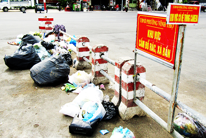 Nha Trang: Xử phạt 1,5 triệu đồng hành vi xả rác không đúng quy định