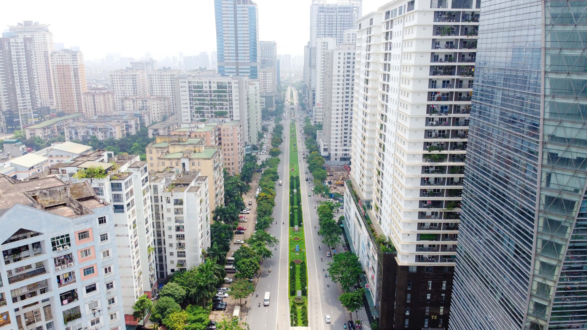 Hàng loạt cao ốc trên đường Lê Văn Lương: Hà Nội nói đúng quy hoạch