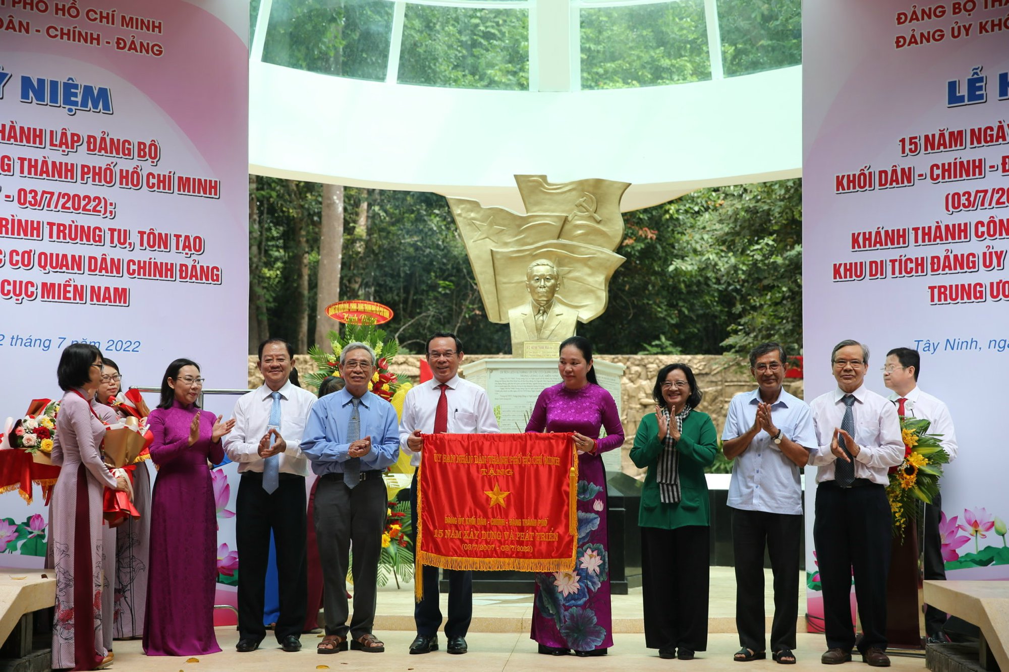 Nguyên Chủ tịch nước, lãnh đạo TP HCM thăm di tích căn cứ Trung ương Cục Miền Nam