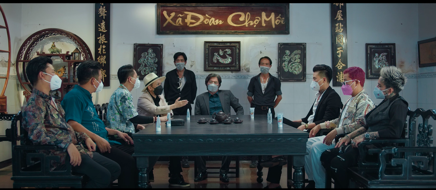 Việt Hương cạo trọc đầu v&agrave; chi 4 tỉ đồng cho X&oacute;m Ch&ugrave;a - Ảnh 2.