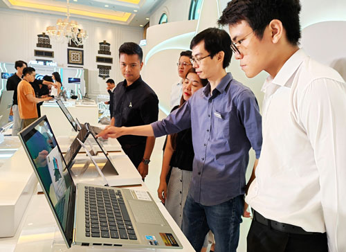 Laptop 2022 mạnh hơn, giá rẻ hơn