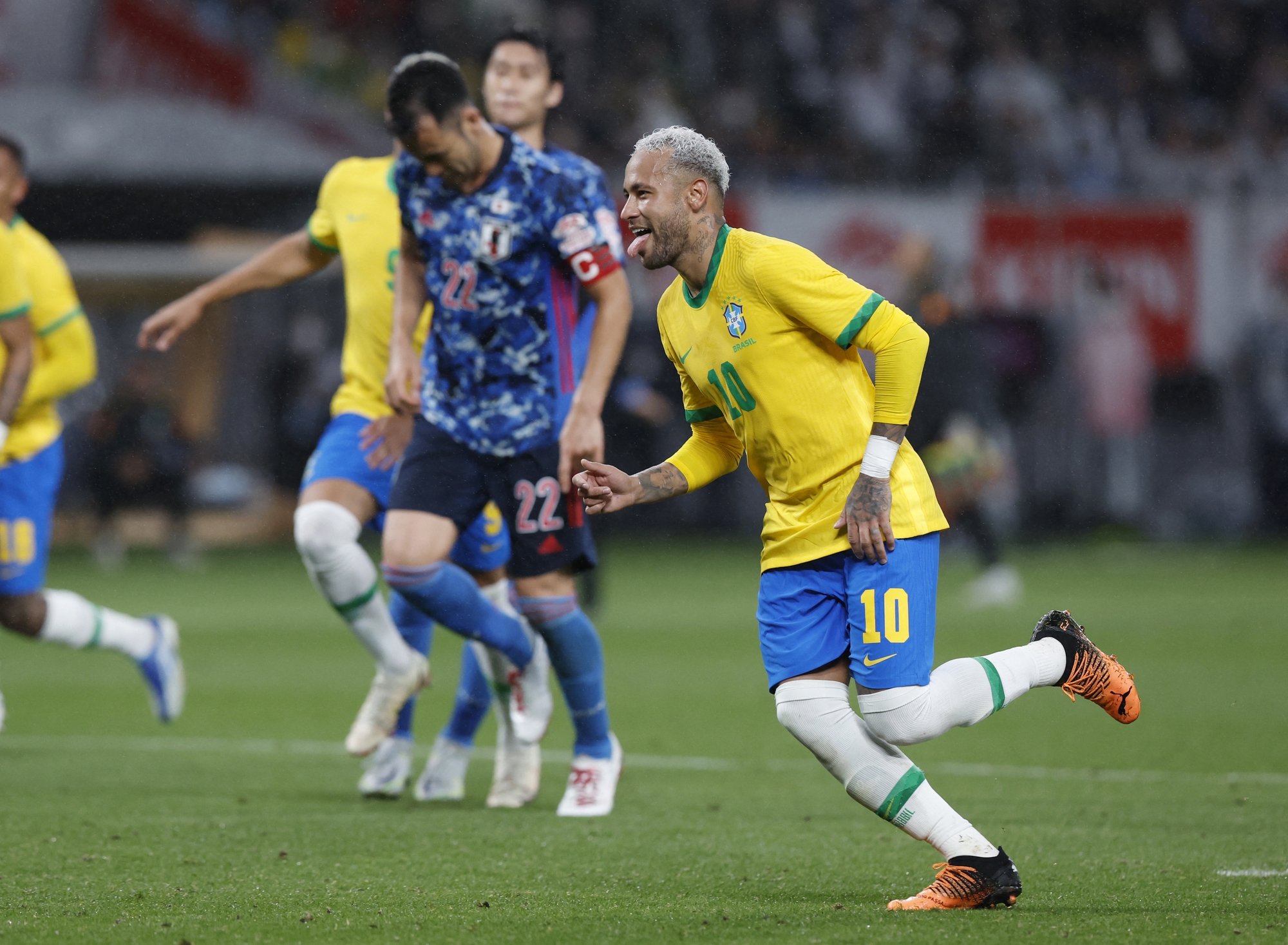 Bị rao bán, Neymar chơi khó PSG