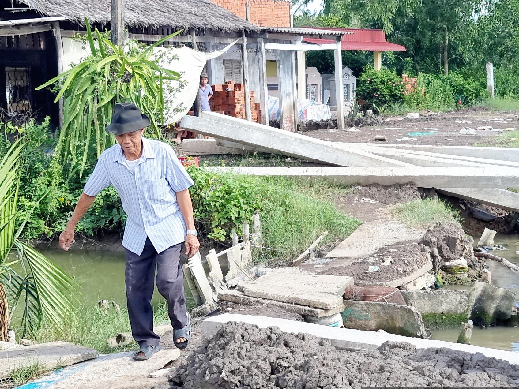 Diễn biến mới vụ lạ lùng dự án lộ nông thôn ở Cà Mau
