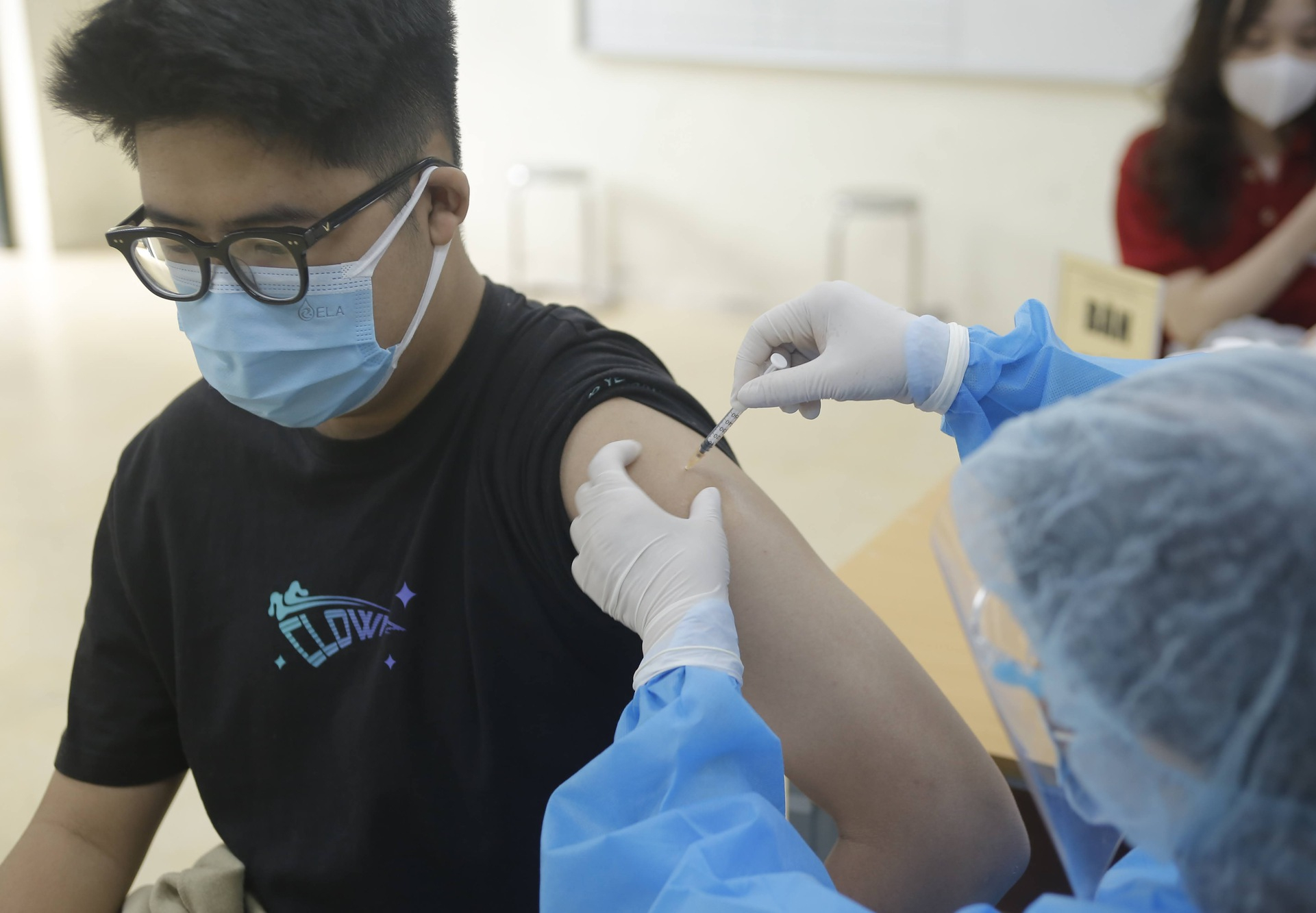 Biến thể BA.5 xâm nhập, Thủ tướng chỉ đạo đẩy nhanh tiêm vắc-xin Covid-19 mũi 3, mũi 4