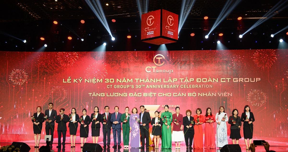 Nhiều cảm xúc tại Lễ kỷ niệm 30 năm thành lập và đón nhận Huân chương hạng Nhất của CT Group - Ảnh 5.