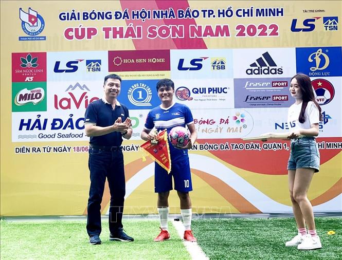 B&aacute;o Người Lao Động v&ocirc; địch b&oacute;ng đ&aacute; nữ Hội Nh&agrave; b&aacute;o TP HCM 2022 - Ảnh 6.