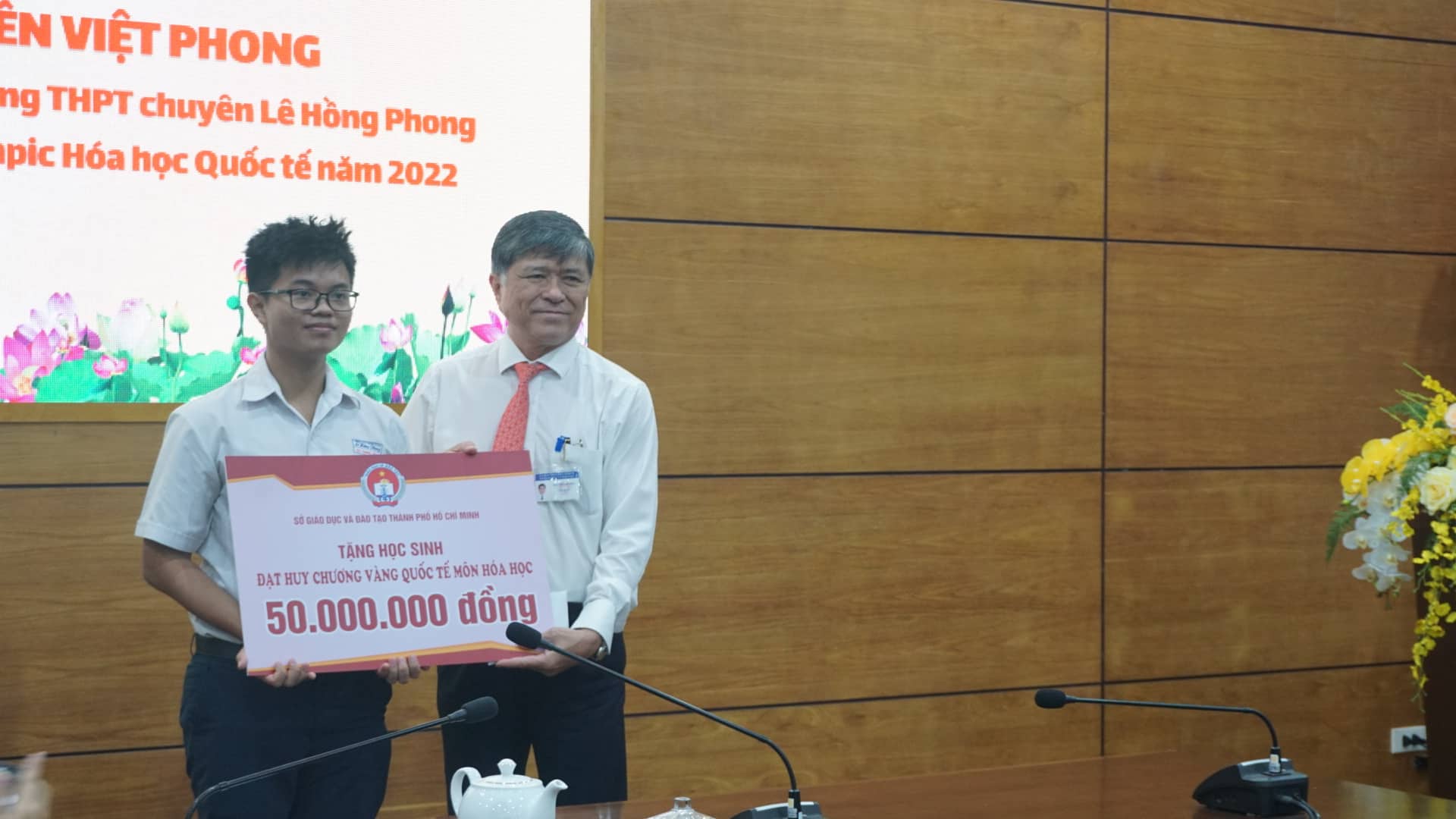 TP HCM: Chàng trai "vàng" Olympic Hóa học quốc tế 2022 nhận "mưa" tiền thưởng