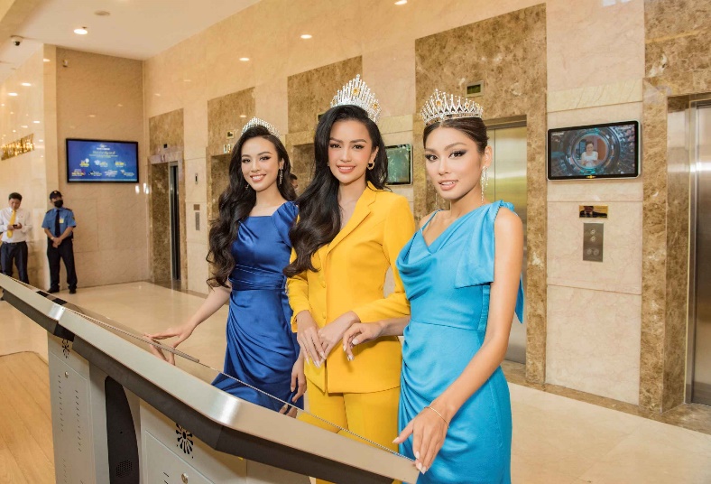 Top 3 Hoa hậu Hoàn vũ Việt Nam 2022 trải nghiệm không gian giao dịch số tại Nam A Bank