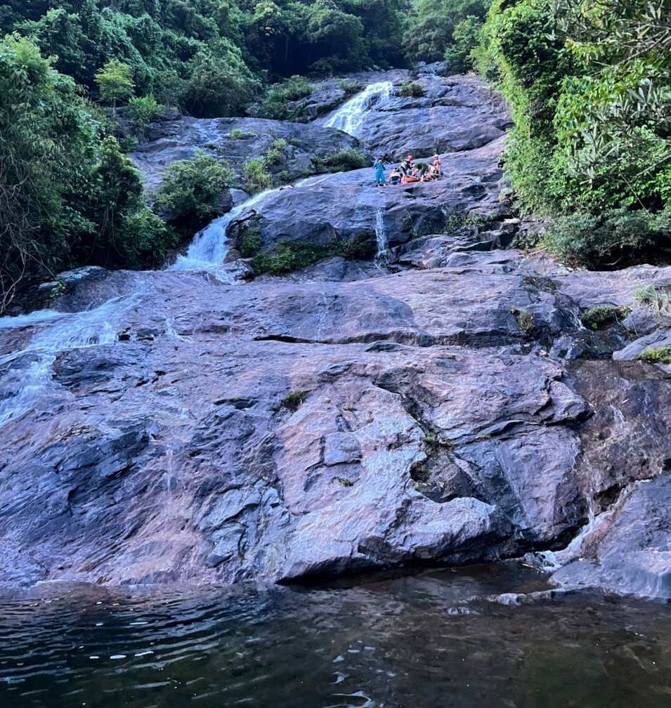 Đà Nẵng: Nhóm đi phượt gặp nạn trong rừng sâu, một người tử vong - Ảnh 2.