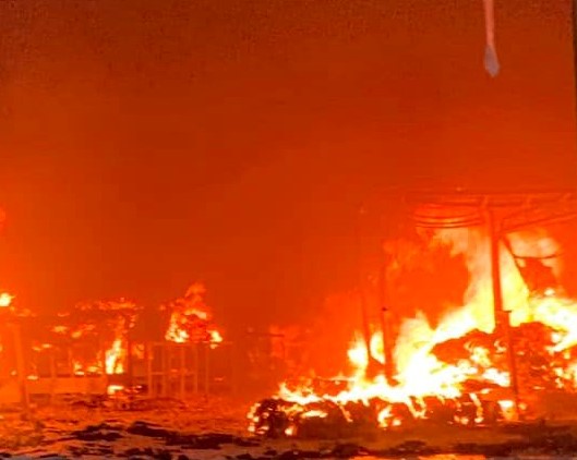 "Bà hỏa" thiêu rụi một xưởng gia công vải do chập điện