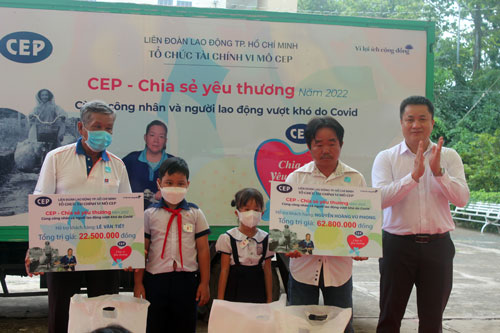 Chuyến xe CEP - Chia sẻ y&ecirc;u thương đến Tiền Giang - Ảnh 1.