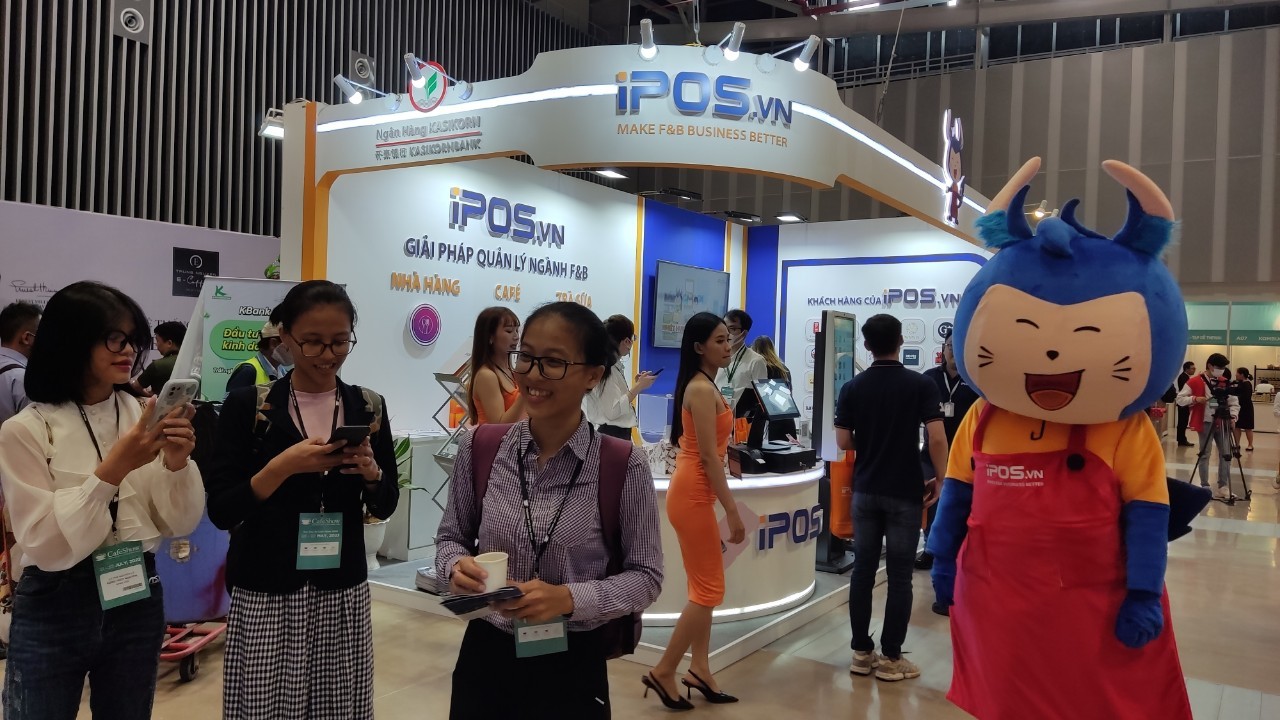 T&iacute;n đồ c&agrave; ph&ecirc; xếp h&agrave;ng d&agrave;i chờ v&agrave;o xem Cafe Show 2022 - Ảnh 6.