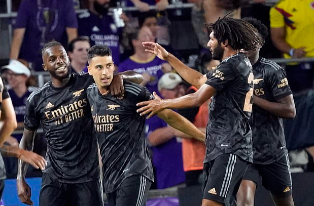 Arsenal thắng nh&agrave;n tại Bắc Mỹ, Chelsea gục ng&atilde; sau loạt đ&aacute; lu&acirc;n lưu - Ảnh 1.