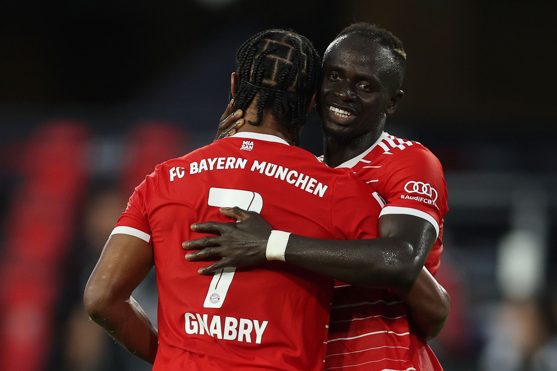 Đội bóng của HLV Wayne Rooney thảm bại dưới tay Bayern Munich