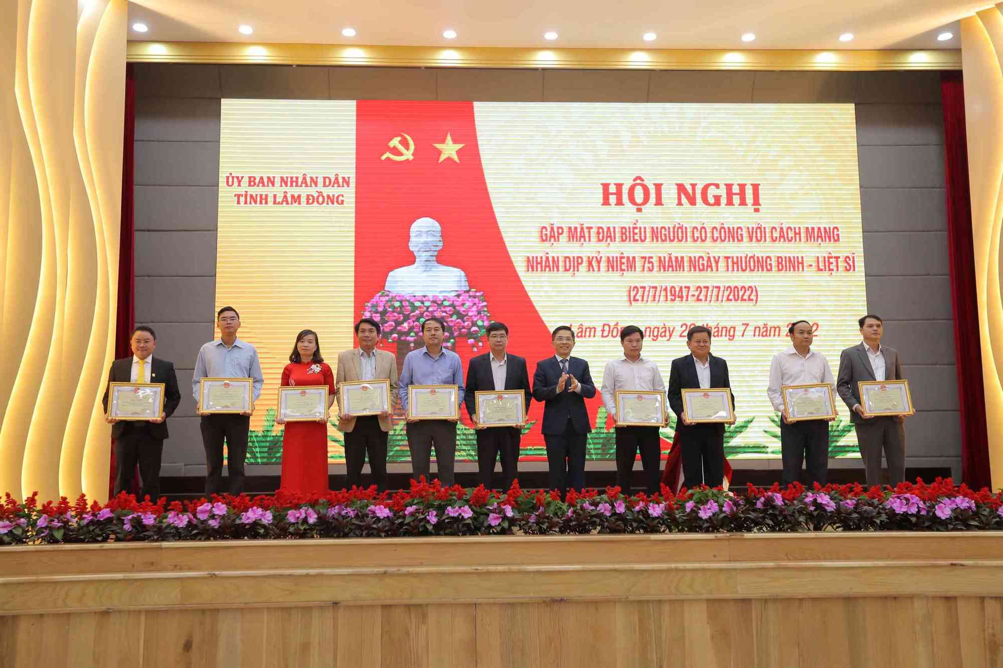 Nam A Bank tri ân những người có công với cách mạng - Ảnh 2.
