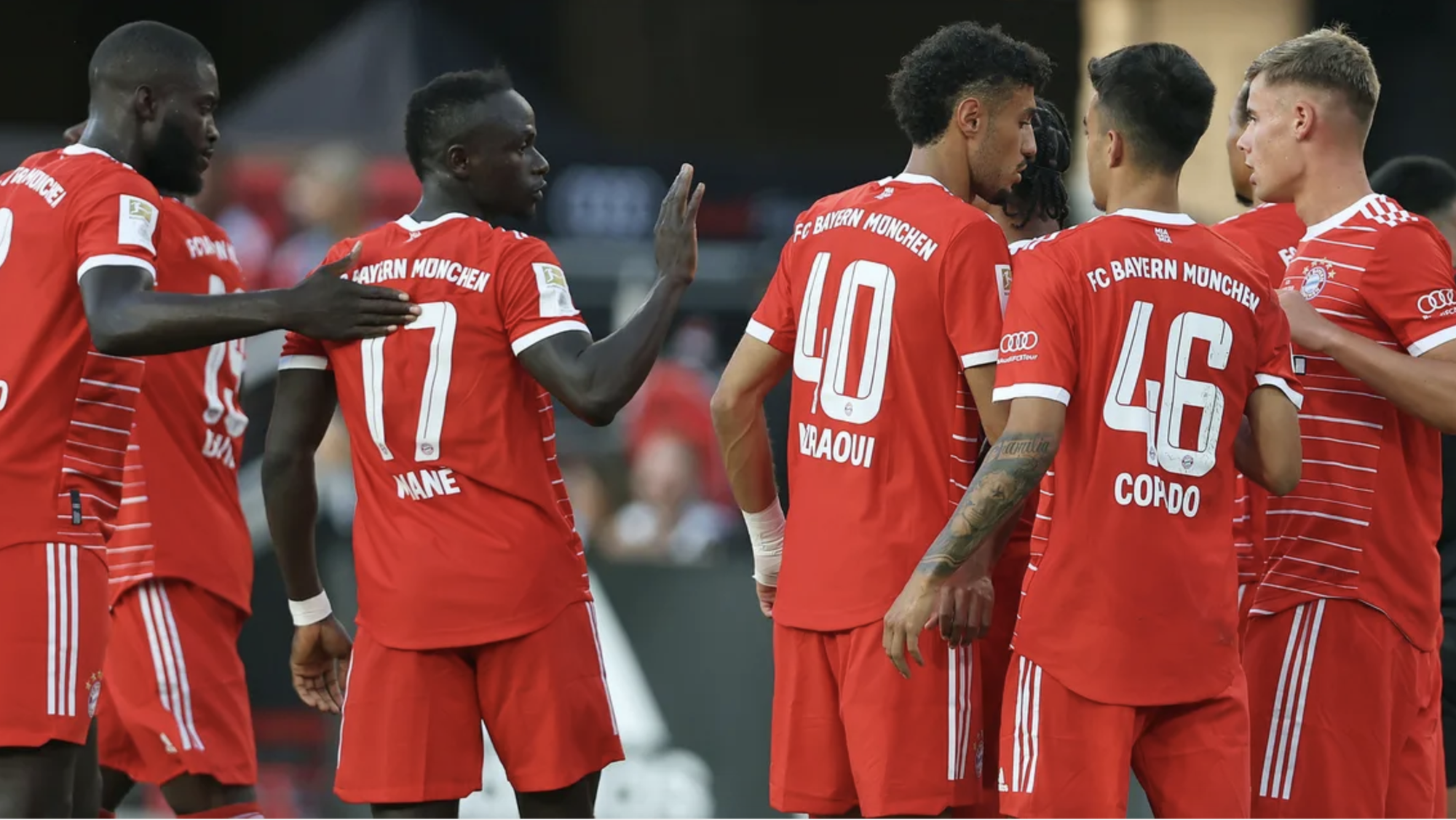 Đội bóng của HLV Wayne Rooney thảm bại dưới tay Bayern Munich - Ảnh 1.