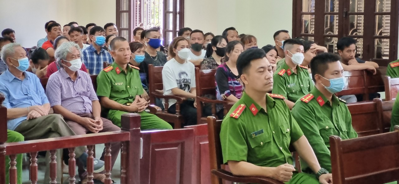 Cựu thiếu t&aacute; Trịnh Văn Khoa, người tố c&aacute;o cựu trưởng C&ocirc;ng an quận Đồ Sơn, vắng mặt tại t&ograve;a - Ảnh 3.