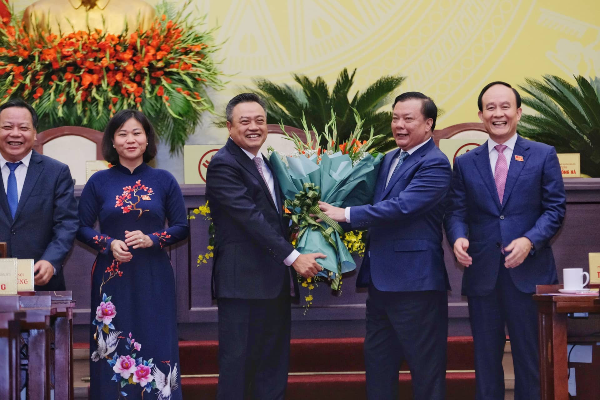 &Ocirc;ng Trần Sỹ Thanh được bầu l&agrave;m Chủ tịch H&agrave; Nội với số phiếu tuyệt đối 100% - Ảnh 1.
