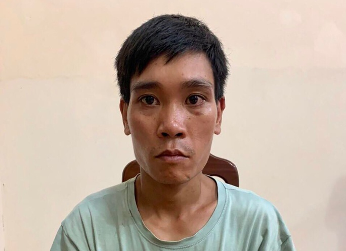 Chủ tịch thị trấn lần đầu n&oacute;i về nguy&ecirc;n nh&acirc;n v&agrave; gi&acirc;y ph&uacute;t bị nam thanh ni&ecirc;n ch&eacute;m - Ảnh 1.