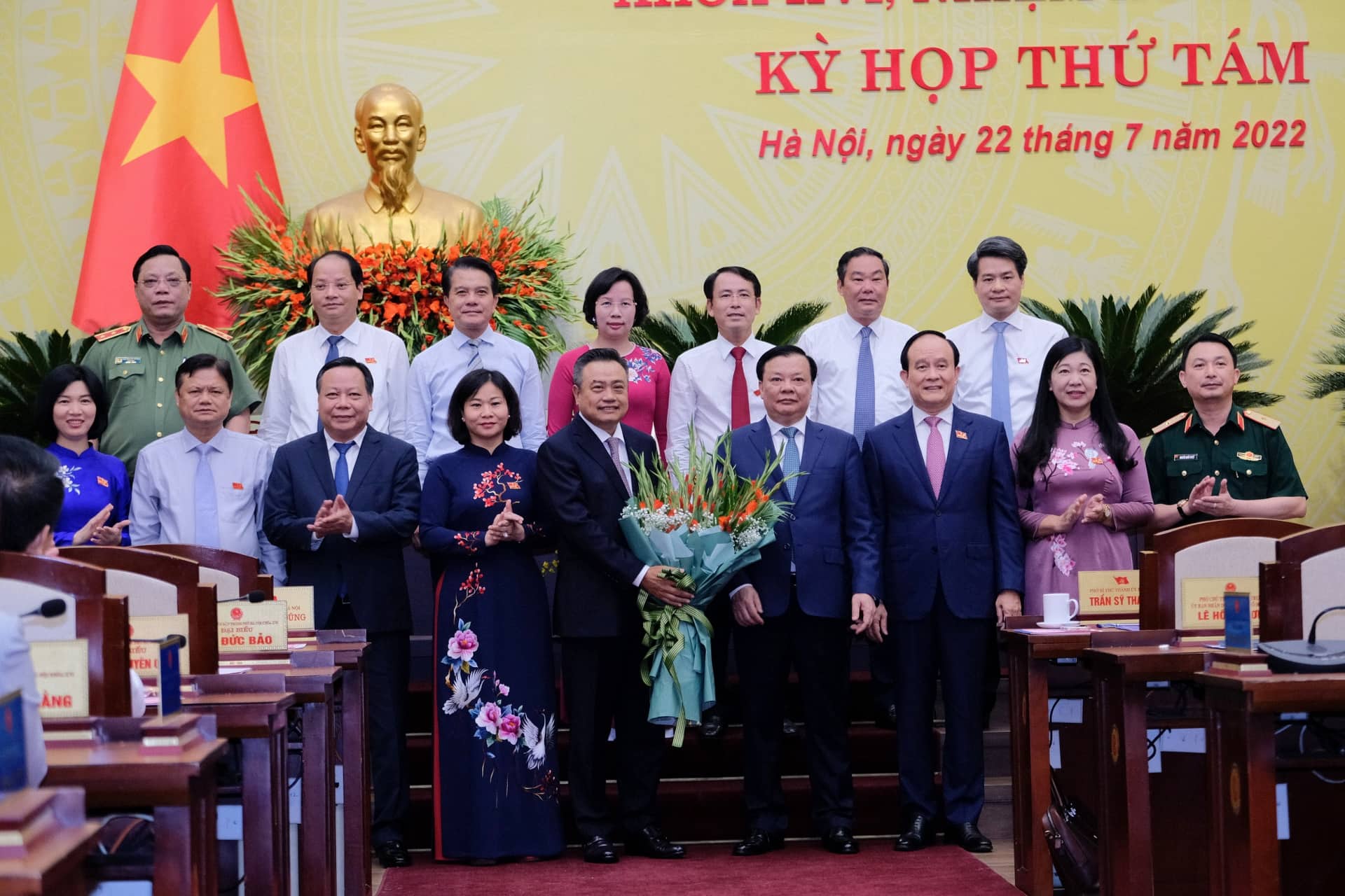 &Ocirc;ng Trần Sỹ Thanh được bầu l&agrave;m Chủ tịch H&agrave; Nội với số phiếu tuyệt đối 100% - Ảnh 2.