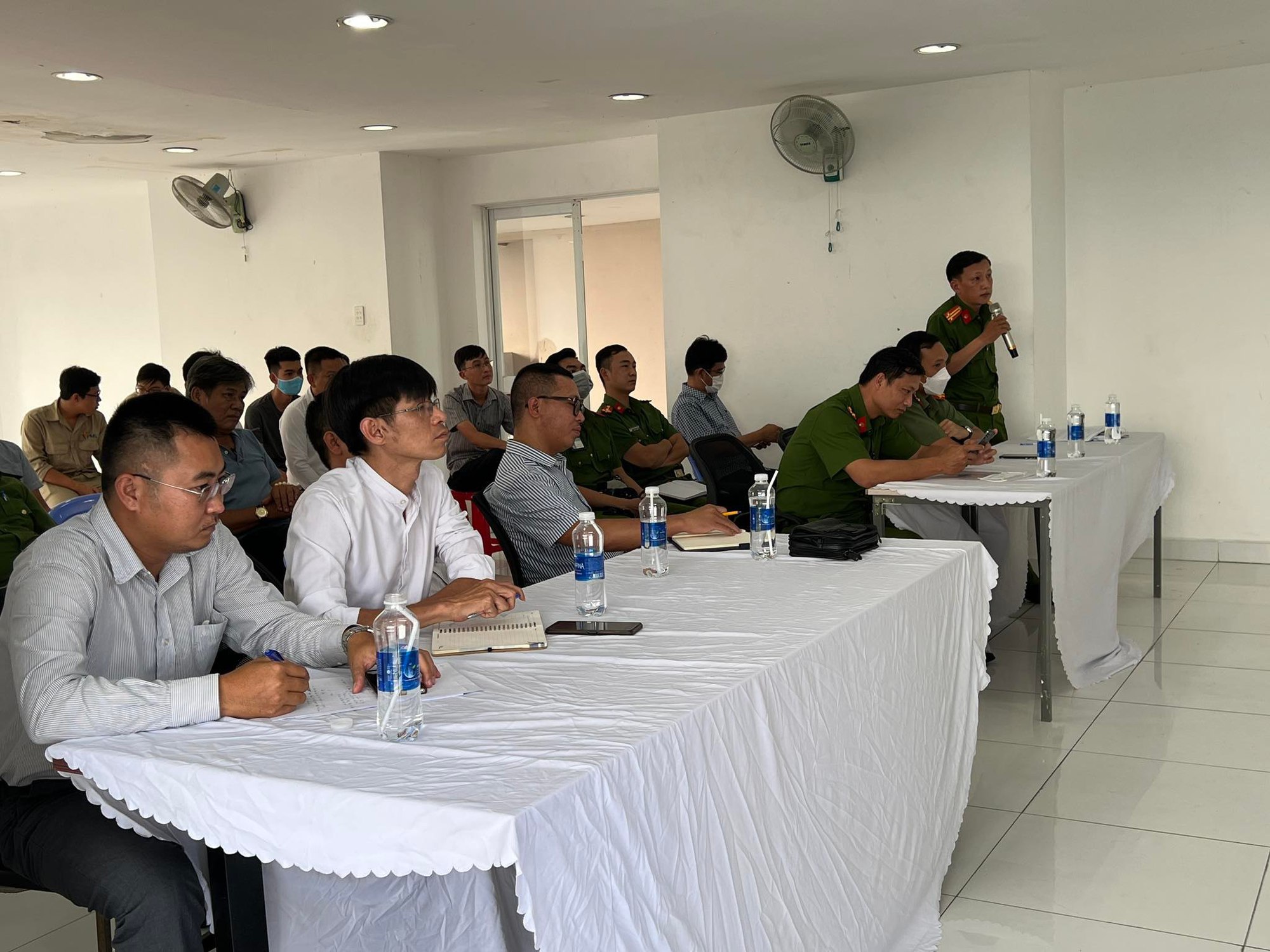 Công an ký quy chế phối hợp bảo đảm an ninh trật tự tại Chung cư The Easter City - Ảnh 3.