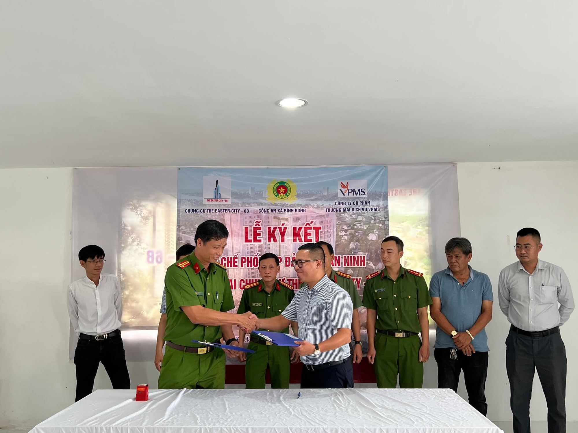 Công an ký quy chế phối hợp bảo đảm an ninh trật tự tại Chung cư The Easter City