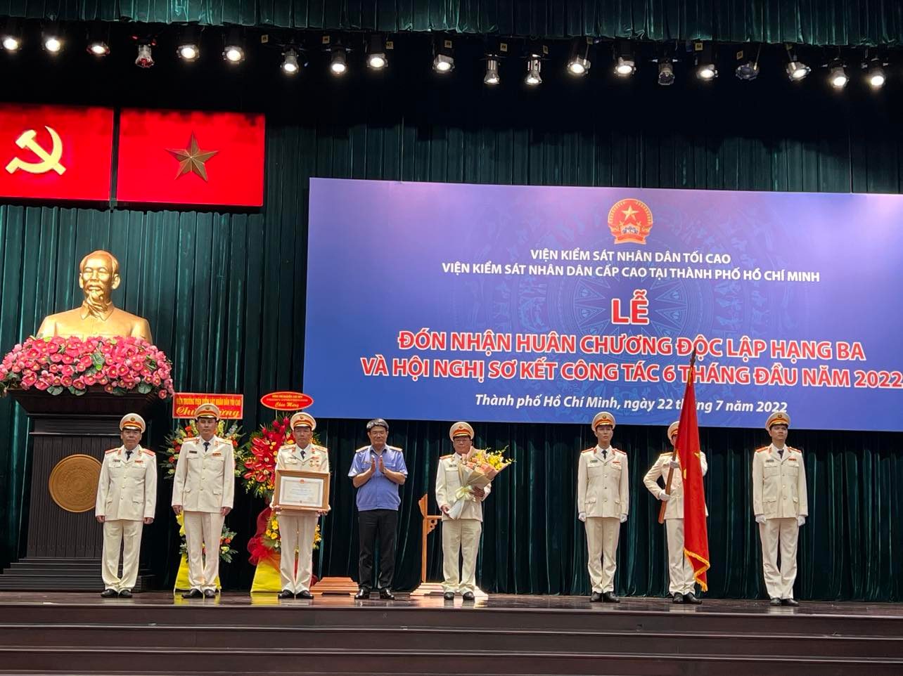VKSND Cấp cao tại TP HCM đón nhận Huân chương Độc lập hạng Ba