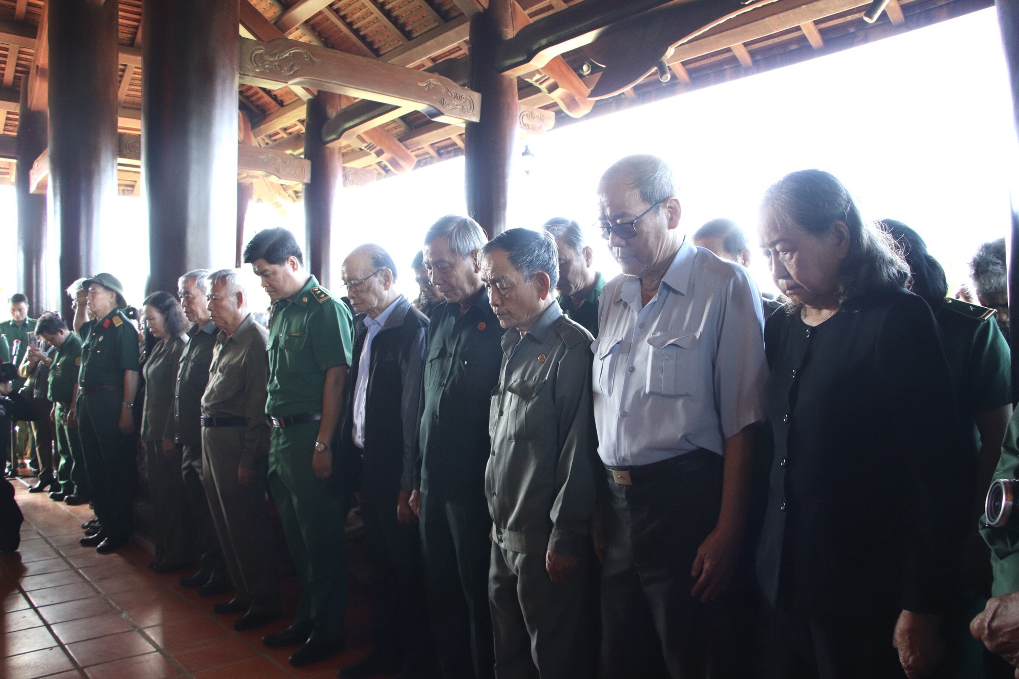 Những tiếng gọi đồng đội đầy nghẹn ngào