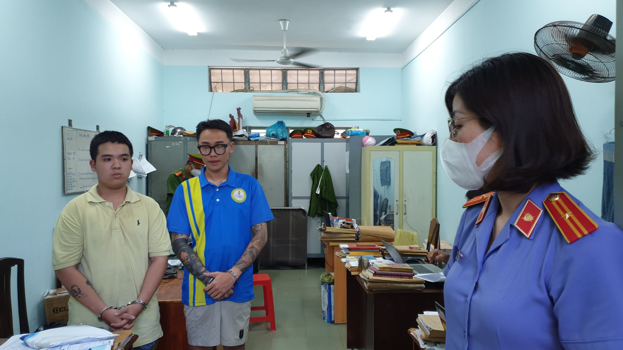 Bắt khẩn cấp hai kẻ tạt sơn ở quận Bình Tân, TP HCM