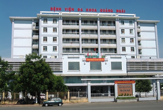 H&agrave;ng loạt y, b&aacute;c sĩ ở Quảng Ng&atilde;i nghỉ việc - Ảnh 1.