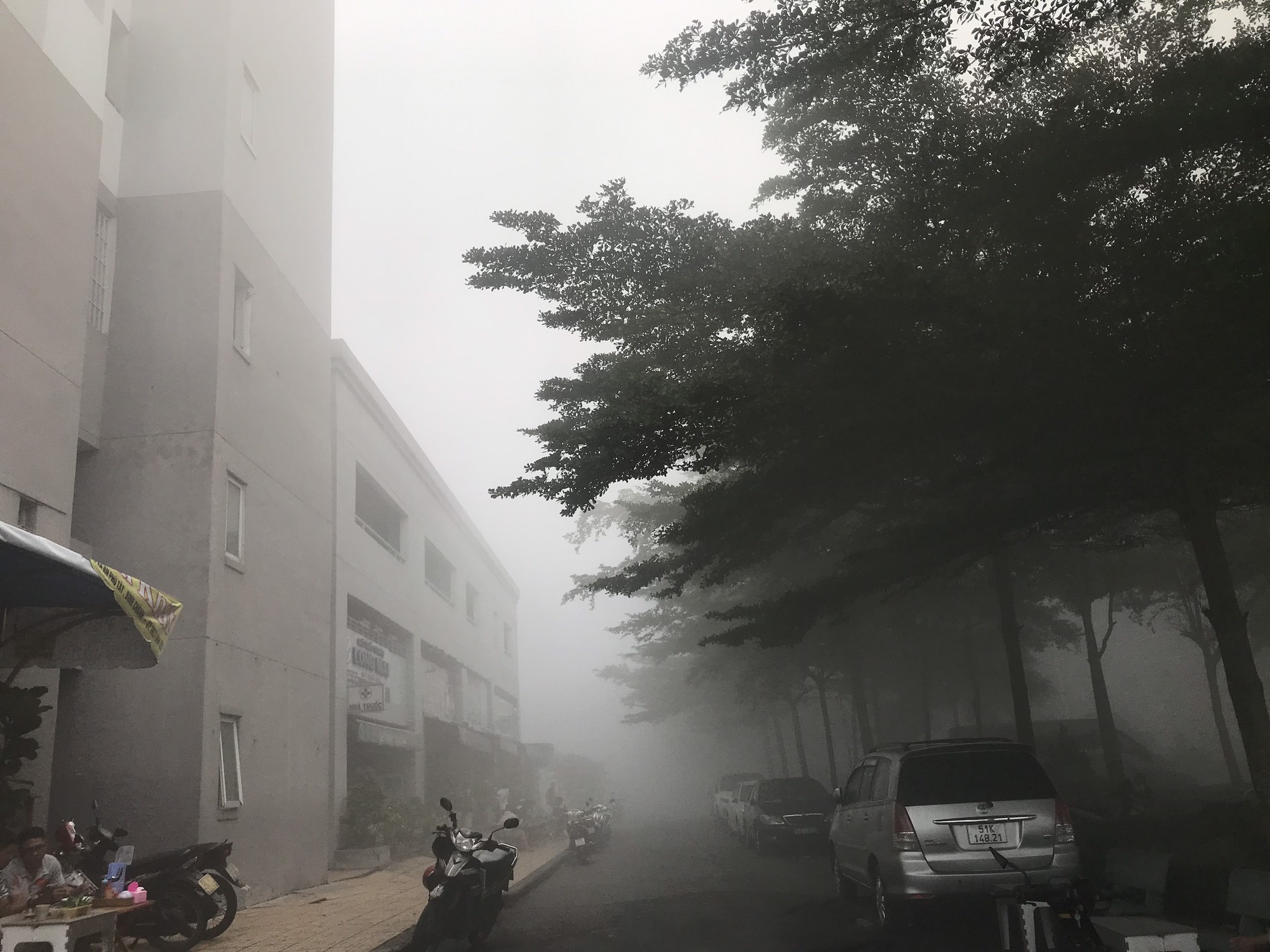 Hi hữu s&aacute;ng 22-7: TP HCM đặc sương m&ugrave; - Ảnh 5.