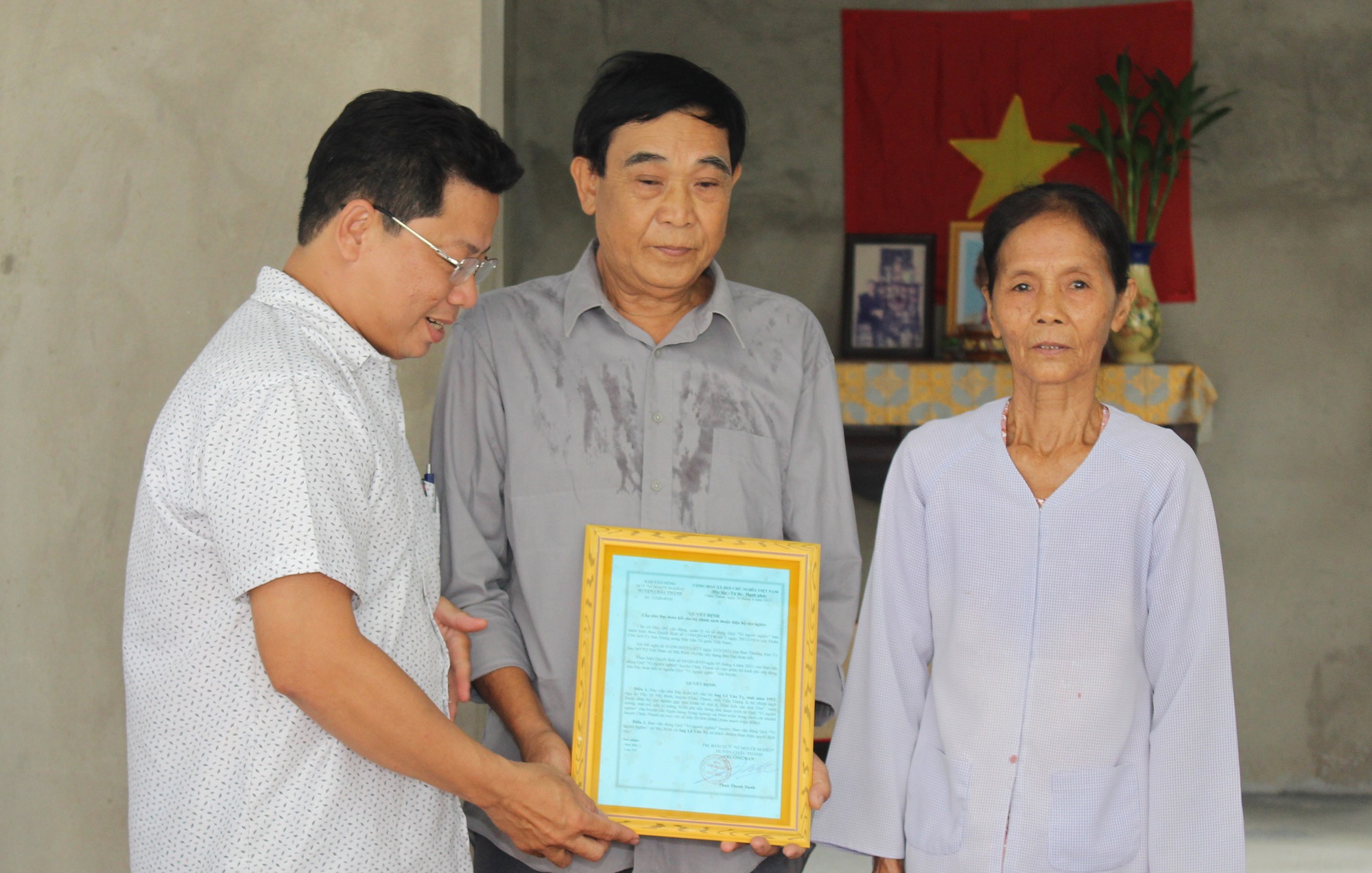 Agribank Ch&acirc;u Th&agrave;nh &ndash; Tiền Giang b&agrave;n giao 4 nh&agrave; đại đo&agrave;n kết - Ảnh 2.