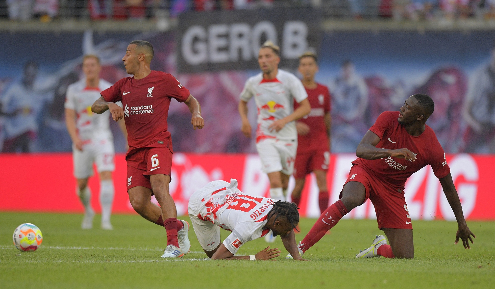 T&acirc;n binh Nunez tỏa s&aacute;ng, Liverpool thắng nhẹ 5 b&agrave;n b&ograve; đỏ Leipzig - Ảnh 3.