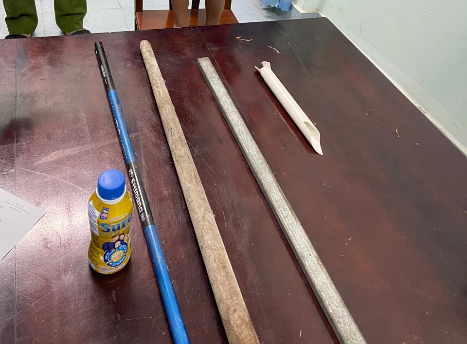 Xót lòng bé trai 6 tuổi liên tục bị cha ruột hành hạ dã man - Ảnh 2.