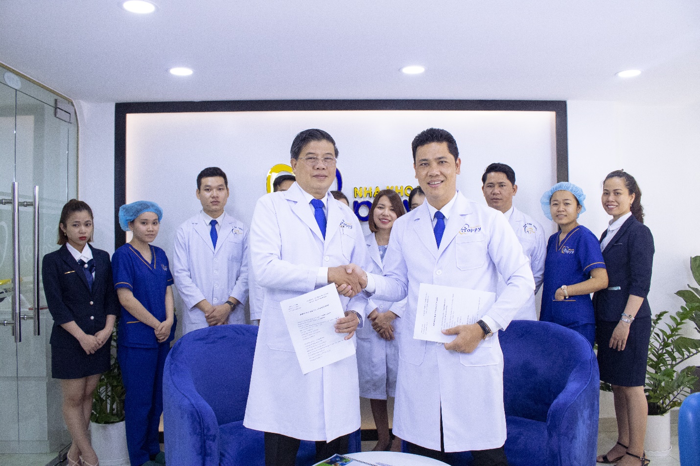Nha khoa Happy hợp t&aacute;c với c&aacute;c b&aacute;c sĩ đầu ng&agrave;nh Chuy&ecirc;n khoa Răng H&agrave;m Mặt - Ảnh 1.