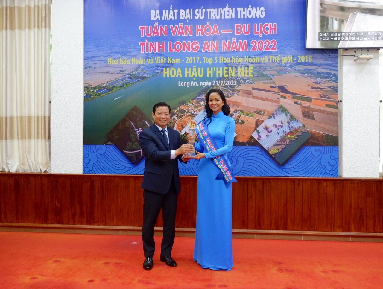 Hoa hậu H&rsquo;hen Ni&ecirc; tiết lộ l&yacute; do l&agrave;m đại sứ truyền th&ocirc;ng ở Long An - Ảnh 1.