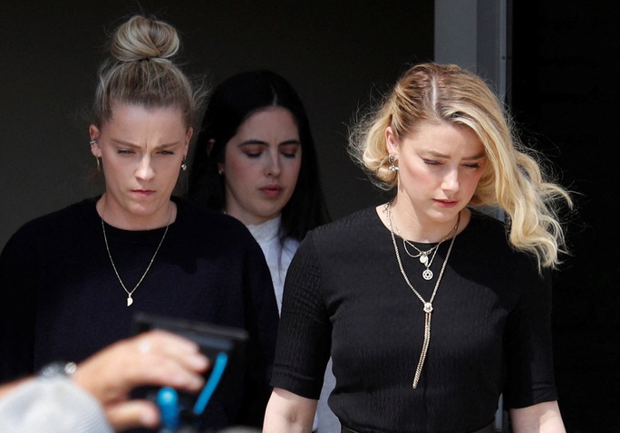 Lại nóng "cuộc chiến" giữa Johnny Depp và nữ minh tinh Amber Heard