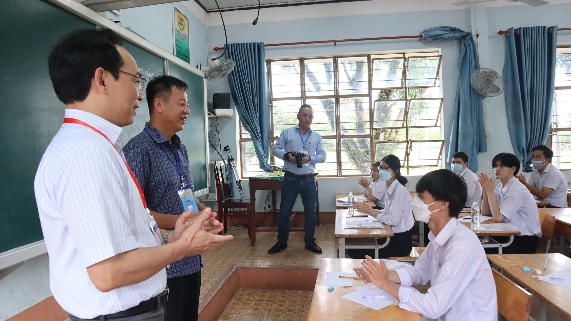 Xôn xao chuyện thù lao chấm thi của giáo viên Bình Phước