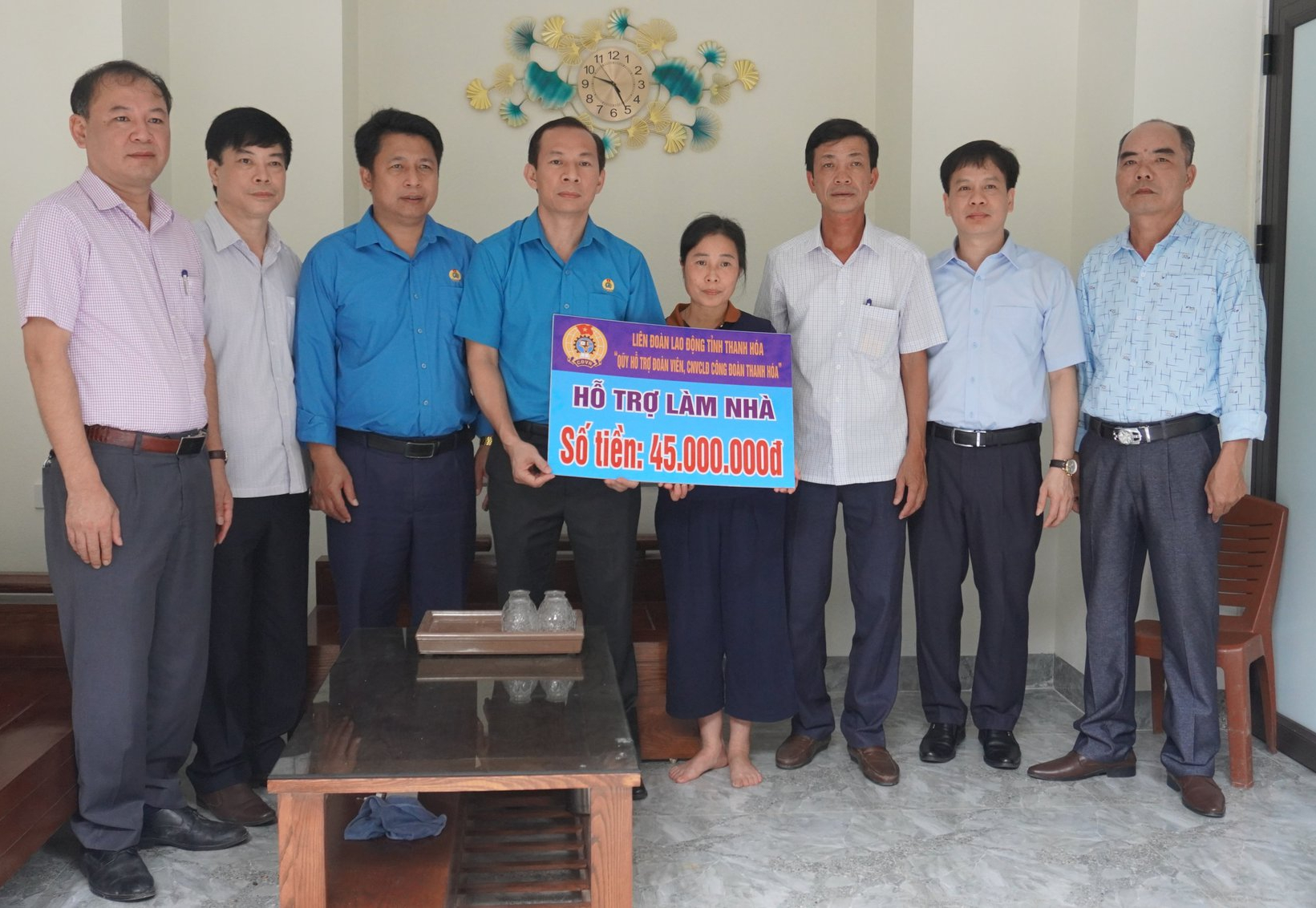 Hỗ trợ gần 2 tỉ đồng chăm lo cho người lao động
